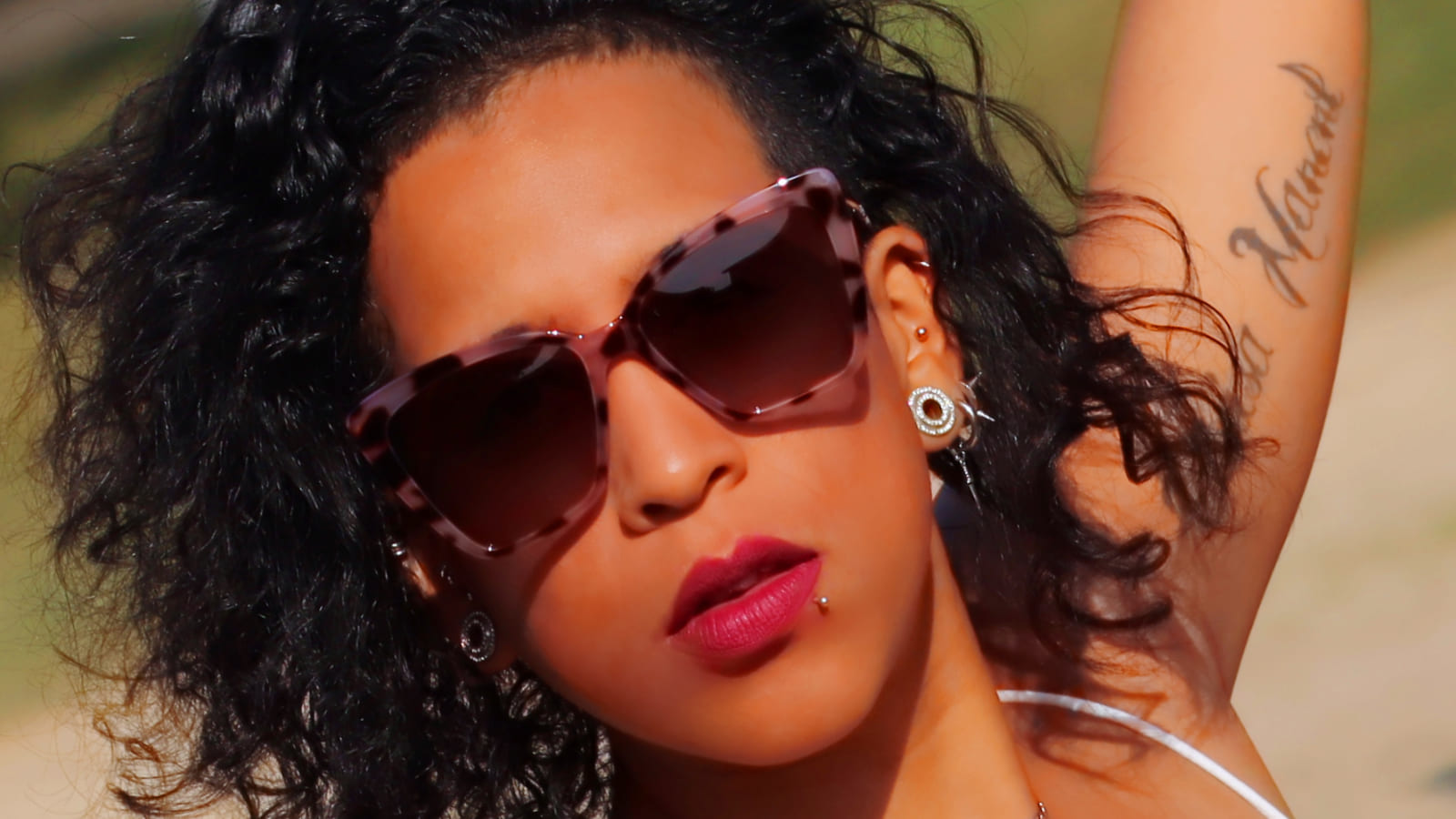 220618%20Geyzha%20010B_1600x900